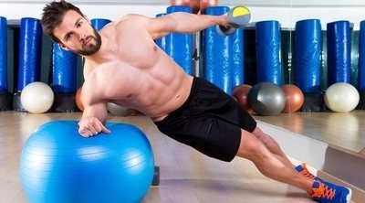 Fitball: qué es, beneficios, ejercicios y cómo utilizarla