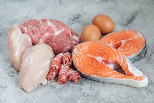 Salmón, ternera, pollo y huevos son fuentes de creatina