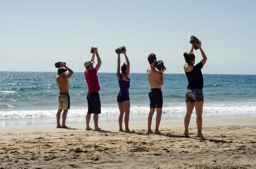 La playa, el parque o cualquier hábitat natural del ser humano es un terreno propicio para practicar el paleotraining.