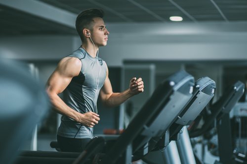 Los días de descanso puedes hacer cardio.